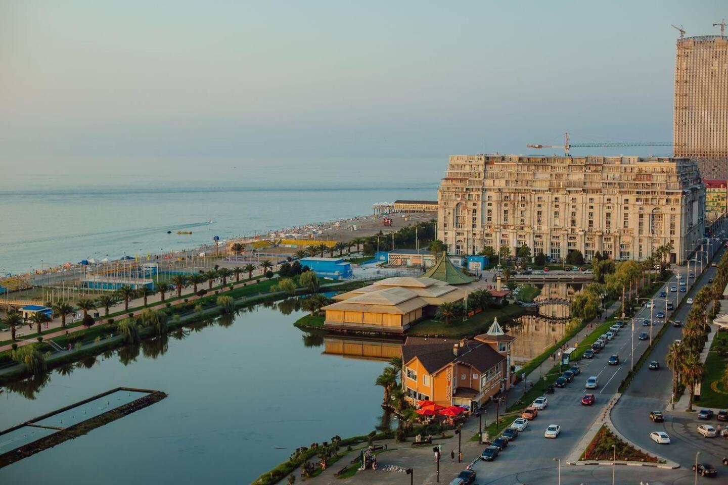 Luxury Orbi City Sea View Aparthotel Batumi Exteriér fotografie