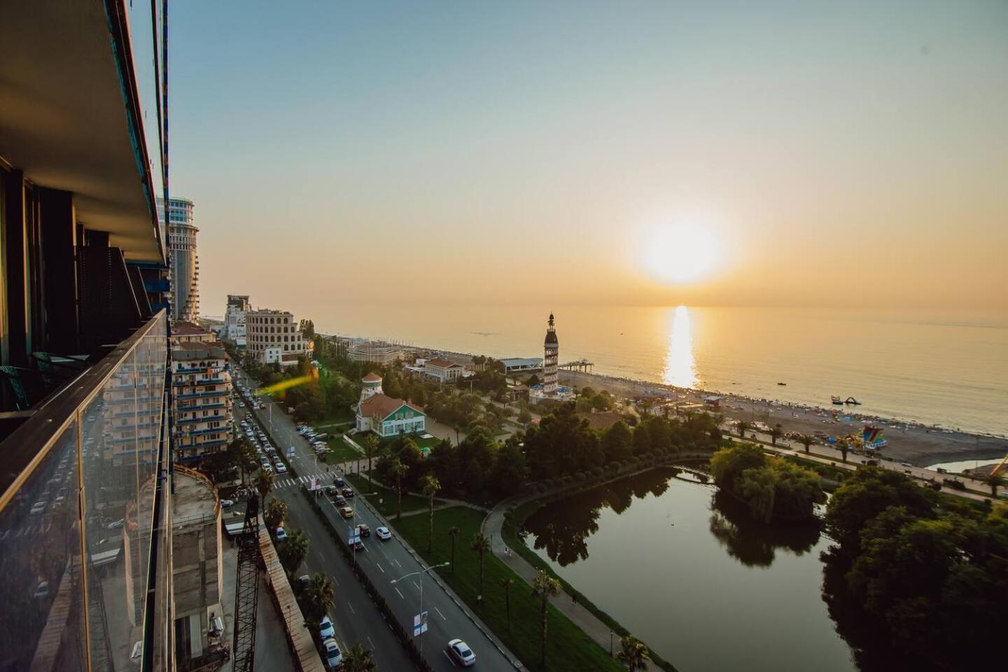 Luxury Orbi City Sea View Aparthotel Batumi Exteriér fotografie